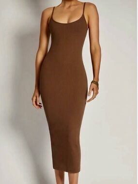 Meshki Alexis Ribbed Cami Midi DressBodycon Brown size small